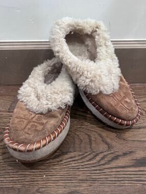 Tory Burch Caramel Suede Shearling Slippers Embossed Logo Women's 8.5 Luxury
